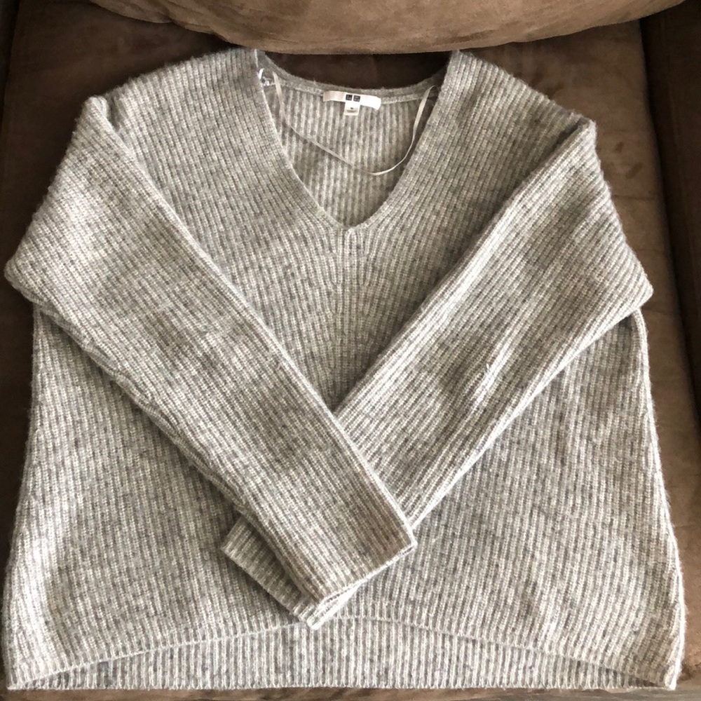Uniqlo Gray Sweater